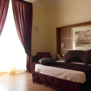 Camera grande con letto king size